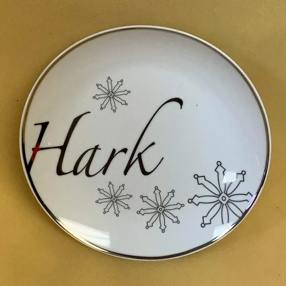 Hark & Gloria Snowflake Plates - Picture 3 of 8